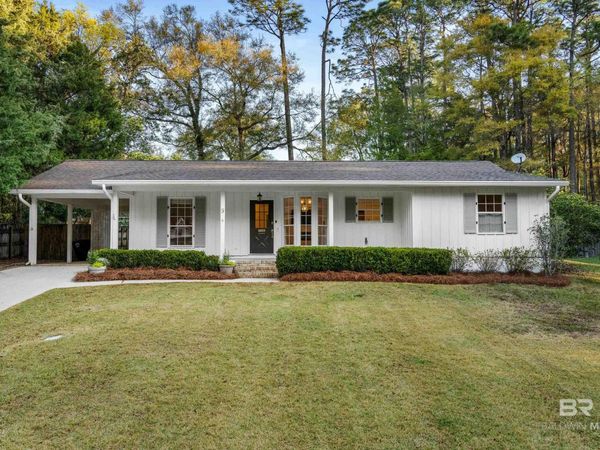 9 Azalea Court, Fairhope, AL 36532