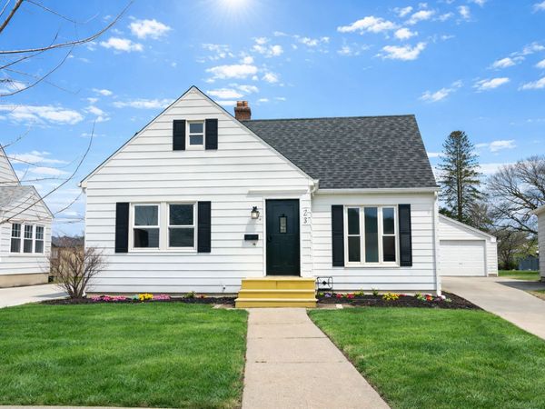 708 W 12th Street, Sterling, IL 61081