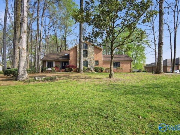 121 Fairington Road NW, Huntsville, AL 35806