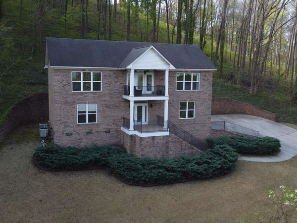 1525 Willow Beach Road, Guntersville, AL 35976