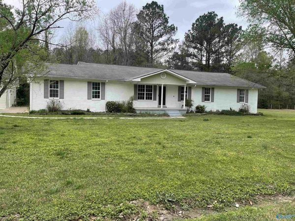 1421 Cove Creek Drive E, Glencoe, AL 35905