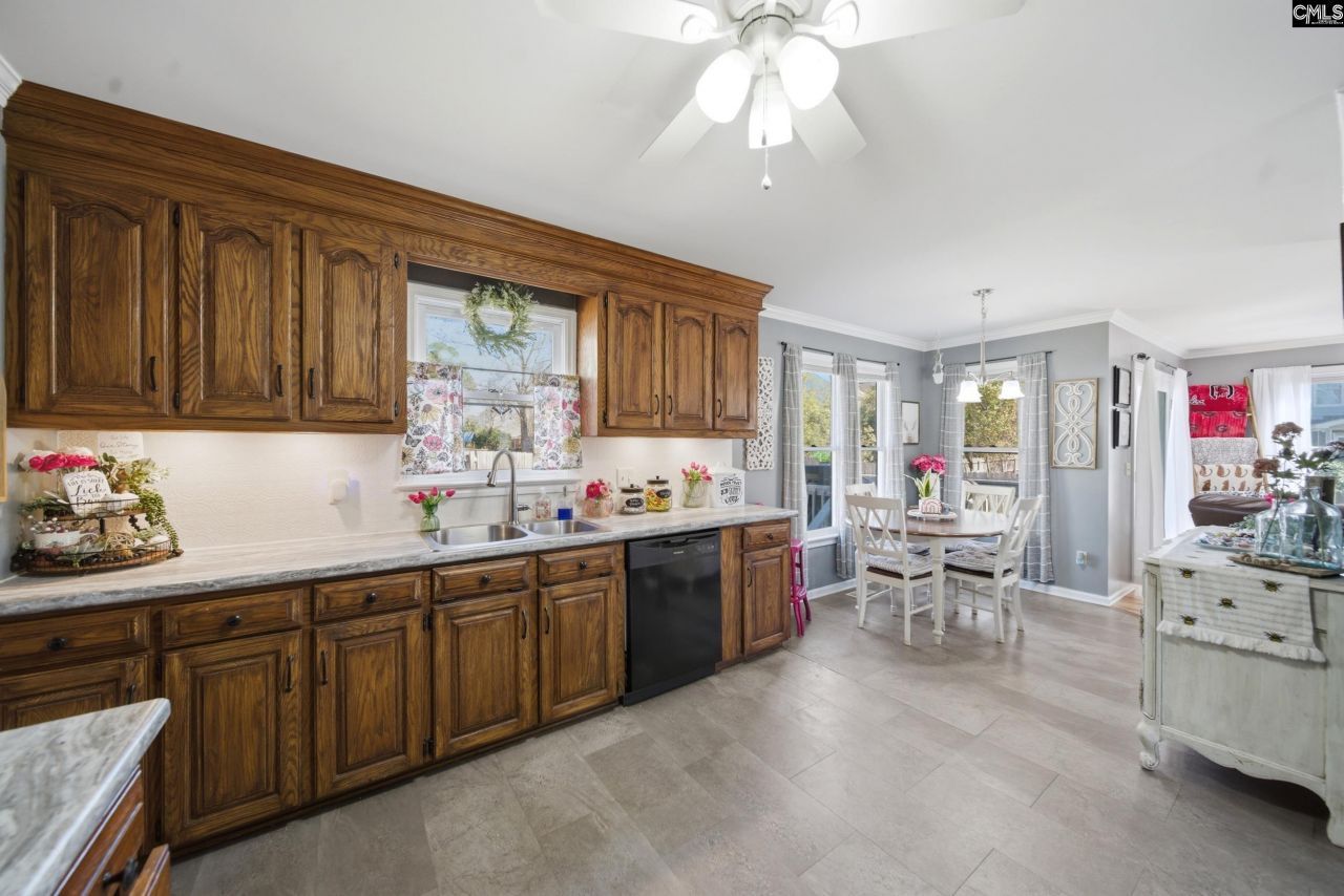 111 Hunters Pond Drive  Photo 10