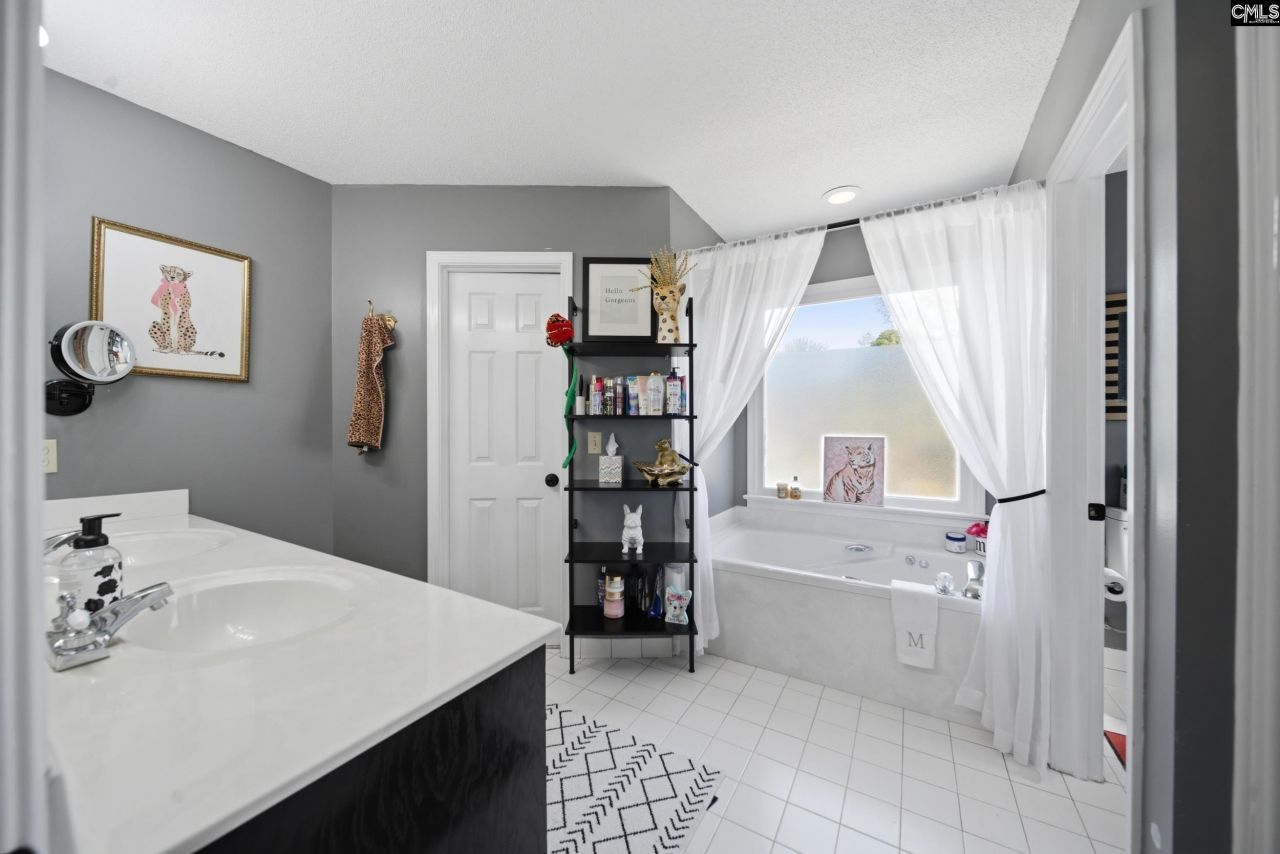 111 Hunters Pond Drive  Photo 24