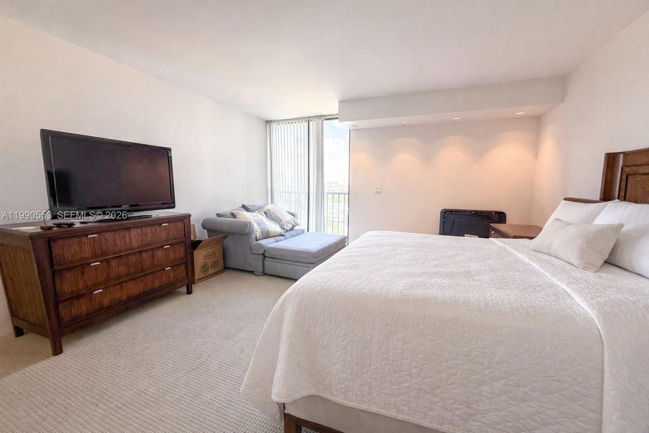 19707 Turnberry Way , Unit 9D, Aventura, FL 33180 Photo