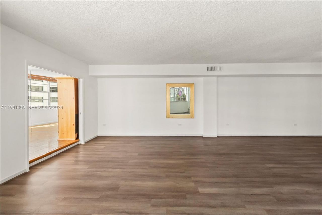 905 Brickell Bay Dr, Unit 531, Miami, FL 33131 Photo