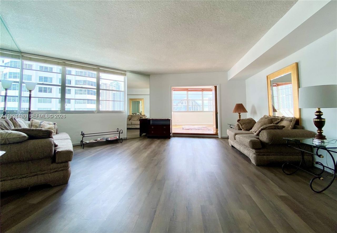 905 Brickell Bay Dr , Unit 531, Miami, FL 33131 Photo