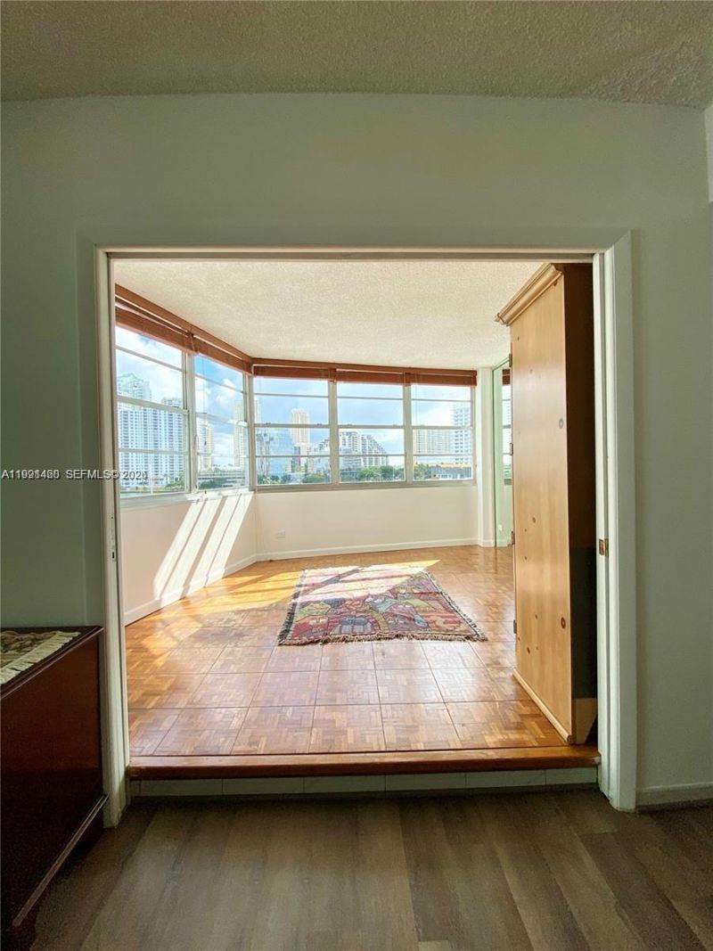 905 Brickell Bay Dr , Unit 531, Miami, FL 33131 Photo