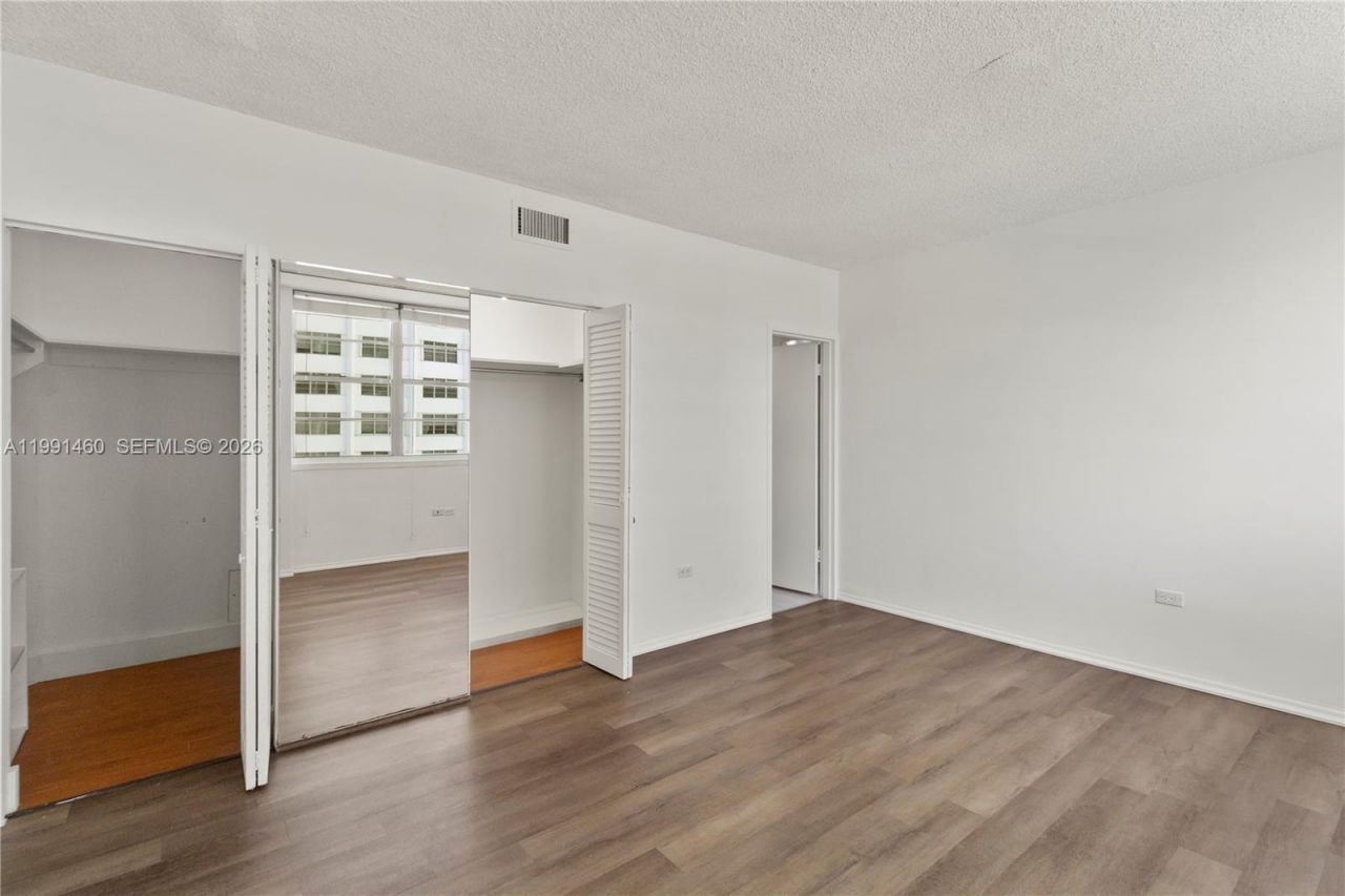 905 Brickell Bay Dr, Unit 531, Miami, FL 33131 Photo