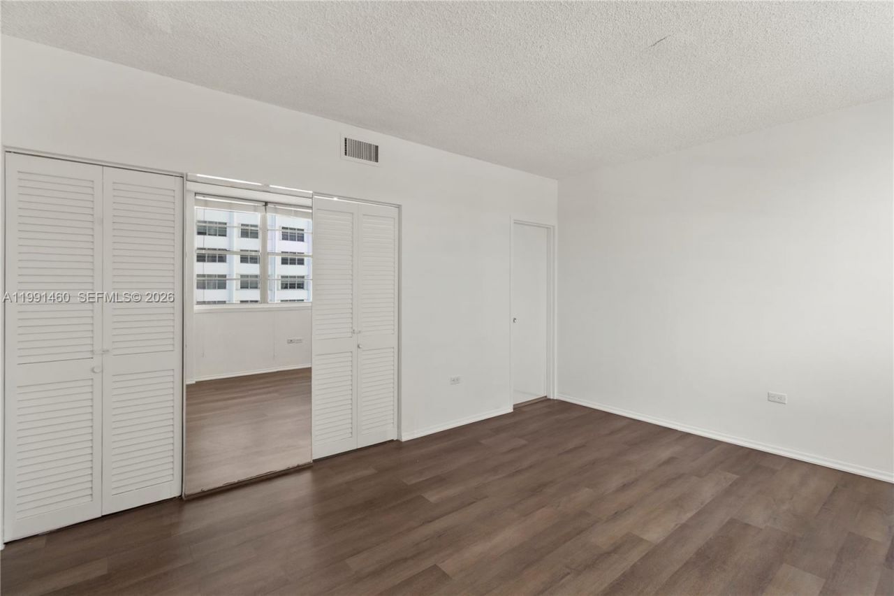 905 Brickell Bay Dr, Unit 531, Miami, FL 33131 Photo