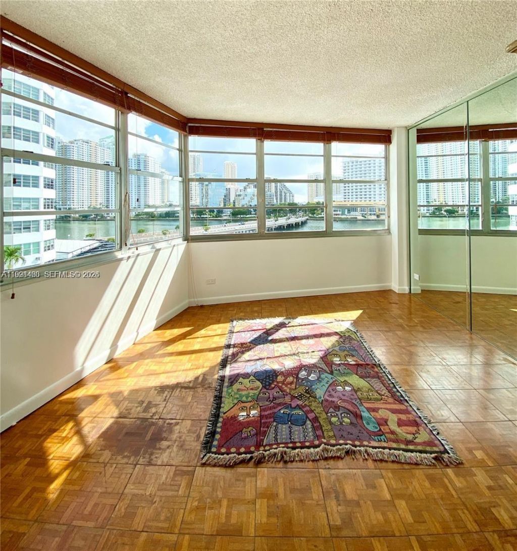 905 Brickell Bay Dr , Unit 531, Miami, FL 33131 Photo