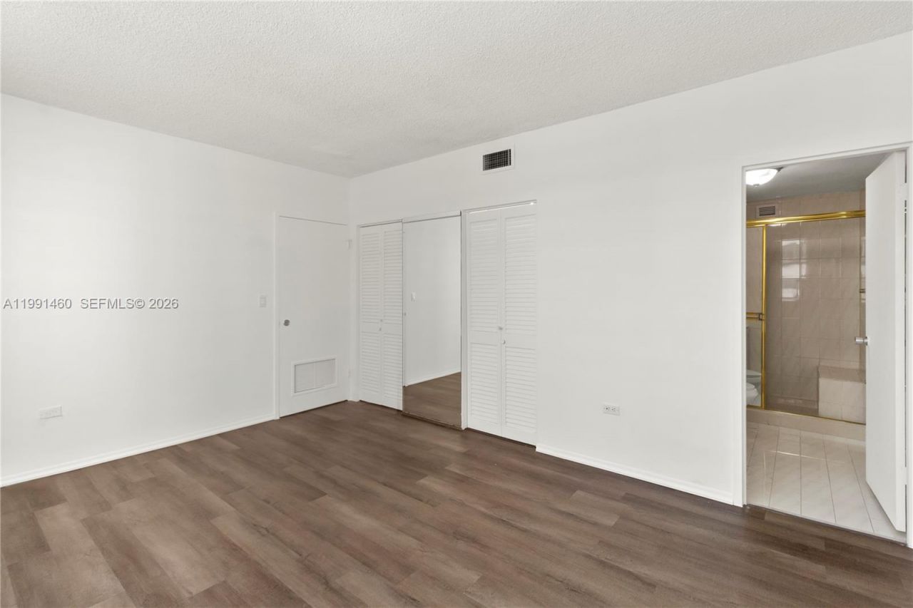 905 Brickell Bay Dr, Unit 531, Miami, FL 33131 Photo