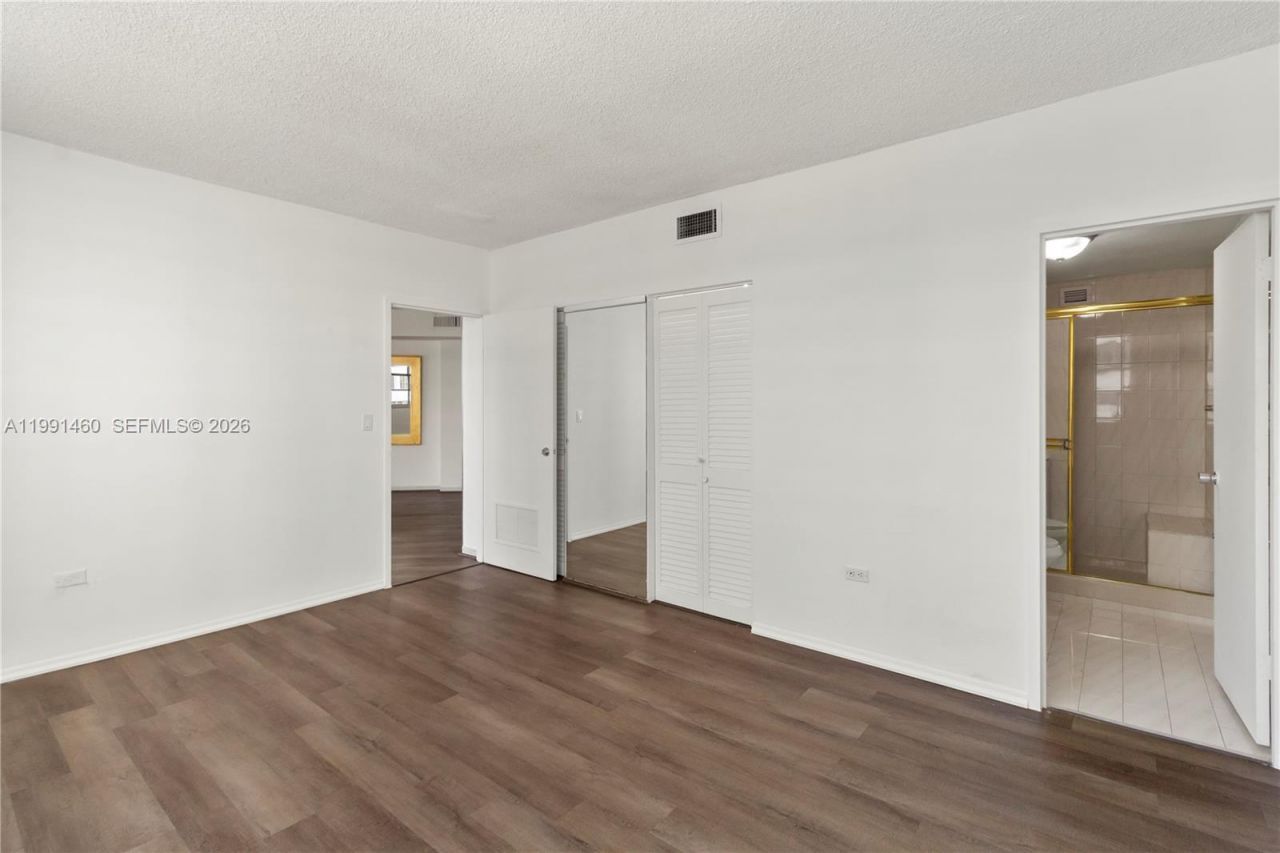 905 Brickell Bay Dr, Unit 531, Miami, FL 33131 Photo