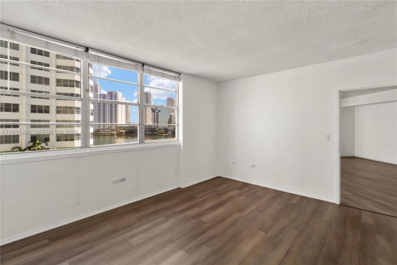 905 Brickell Bay Dr, Unit 531, Miami, FL 33131 Photo