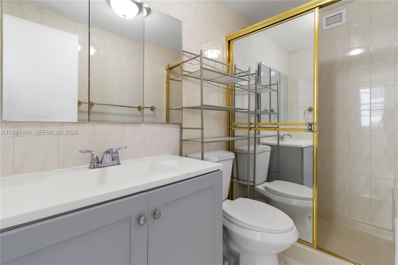 905 Brickell Bay Dr, Unit 531, Miami, FL 33131 Photo