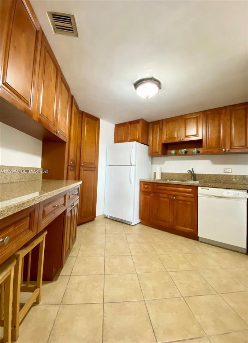 905 Brickell Bay Dr , Unit 531, Miami, FL 33131 Photo