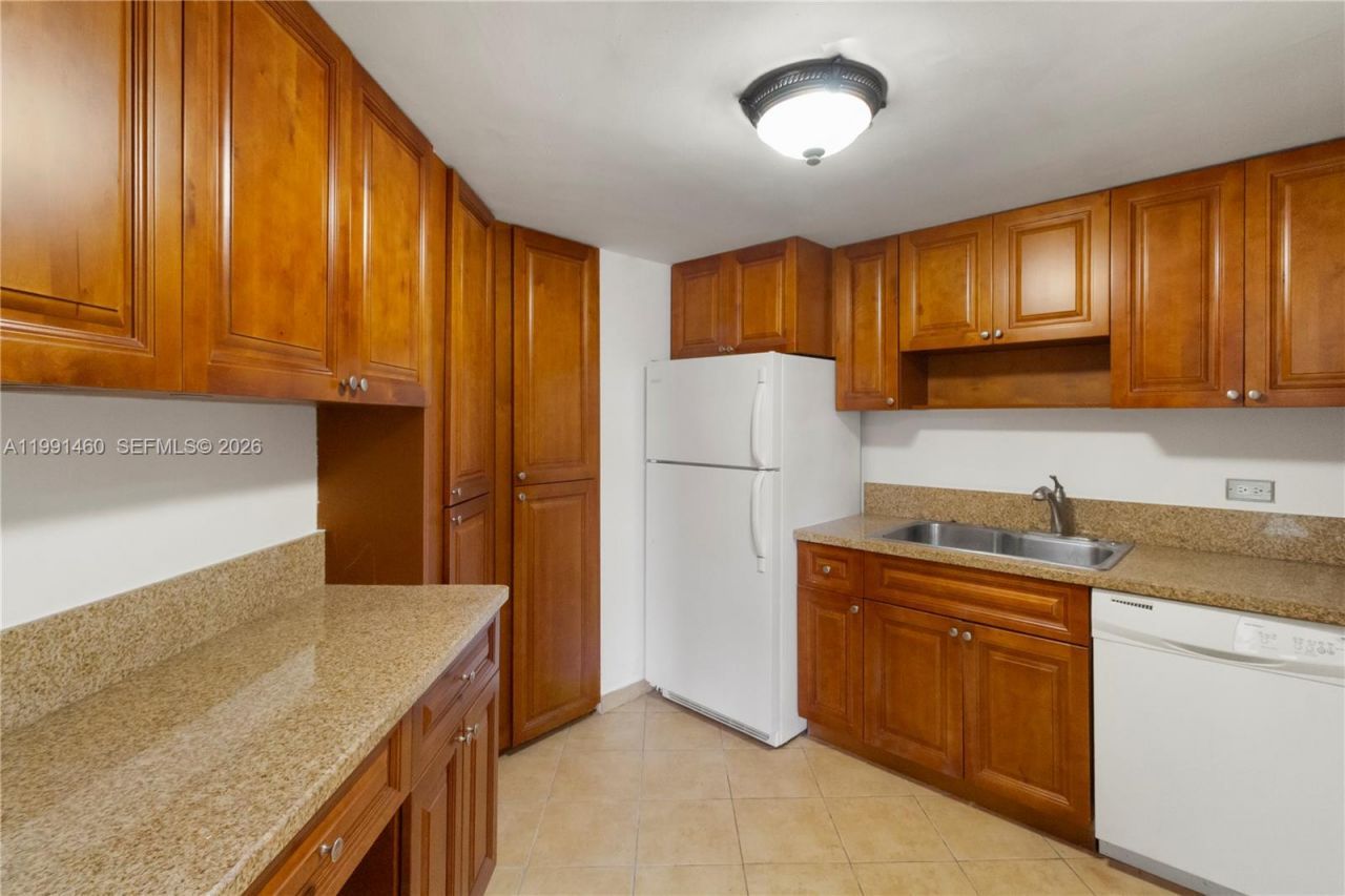 905 Brickell Bay Dr, Unit 531, Miami, FL 33131 Photo
