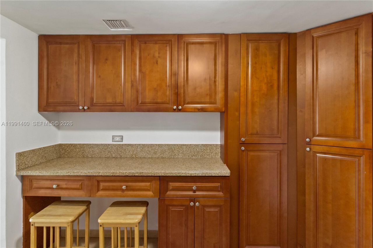 905 Brickell Bay Dr, Unit 531, Miami, FL 33131 Photo