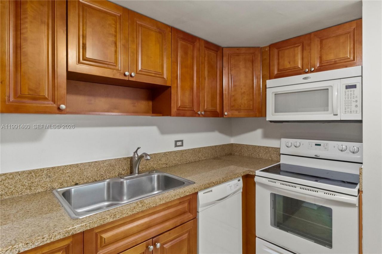 905 Brickell Bay Dr, Unit 531, Miami, FL 33131 Photo