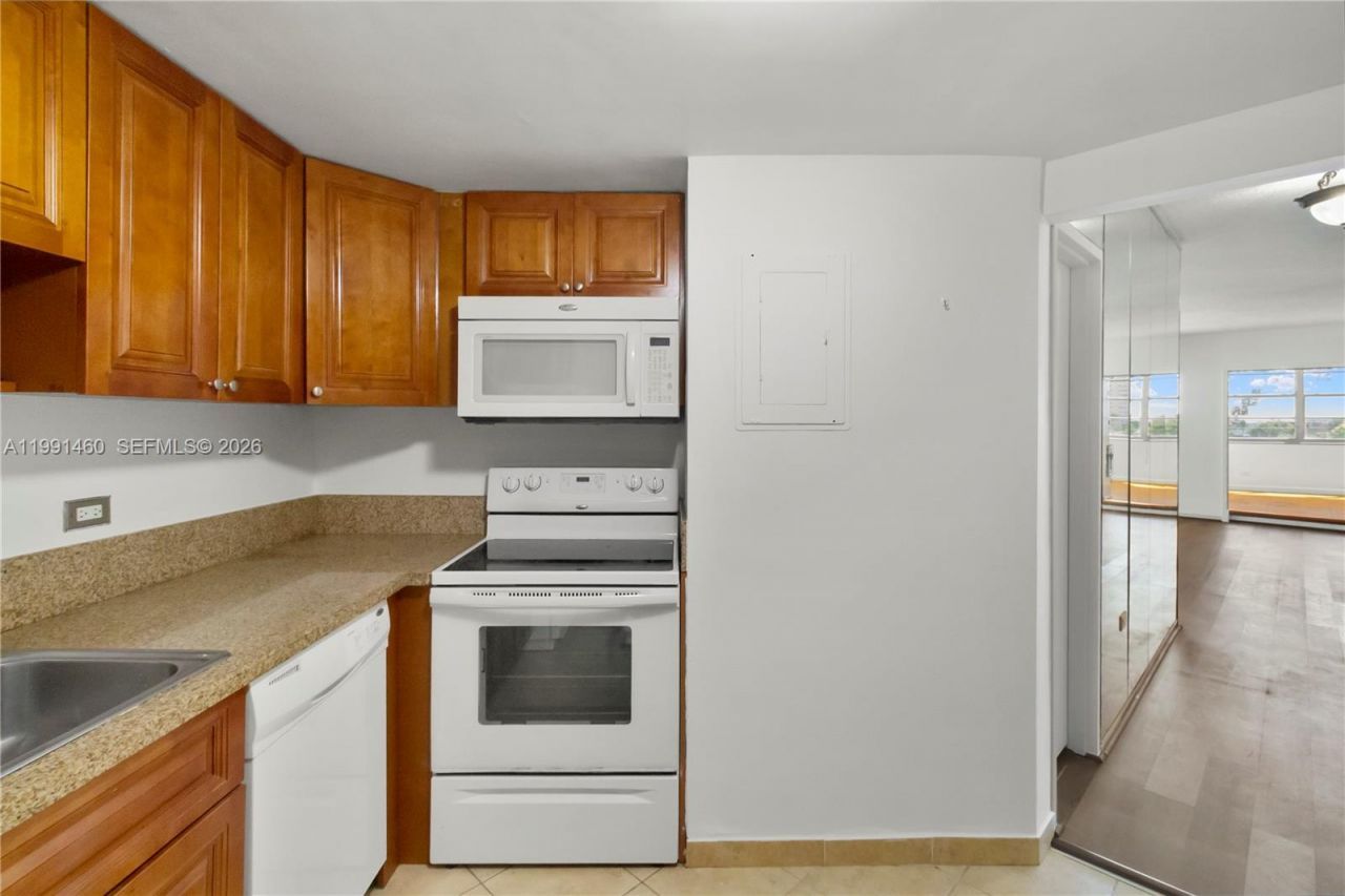 905 Brickell Bay Dr, Unit 531, Miami, FL 33131 Photo