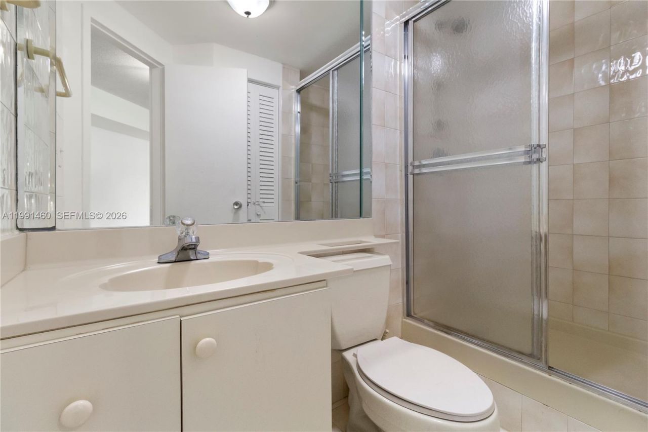 905 Brickell Bay Dr, Unit 531, Miami, FL 33131 Photo