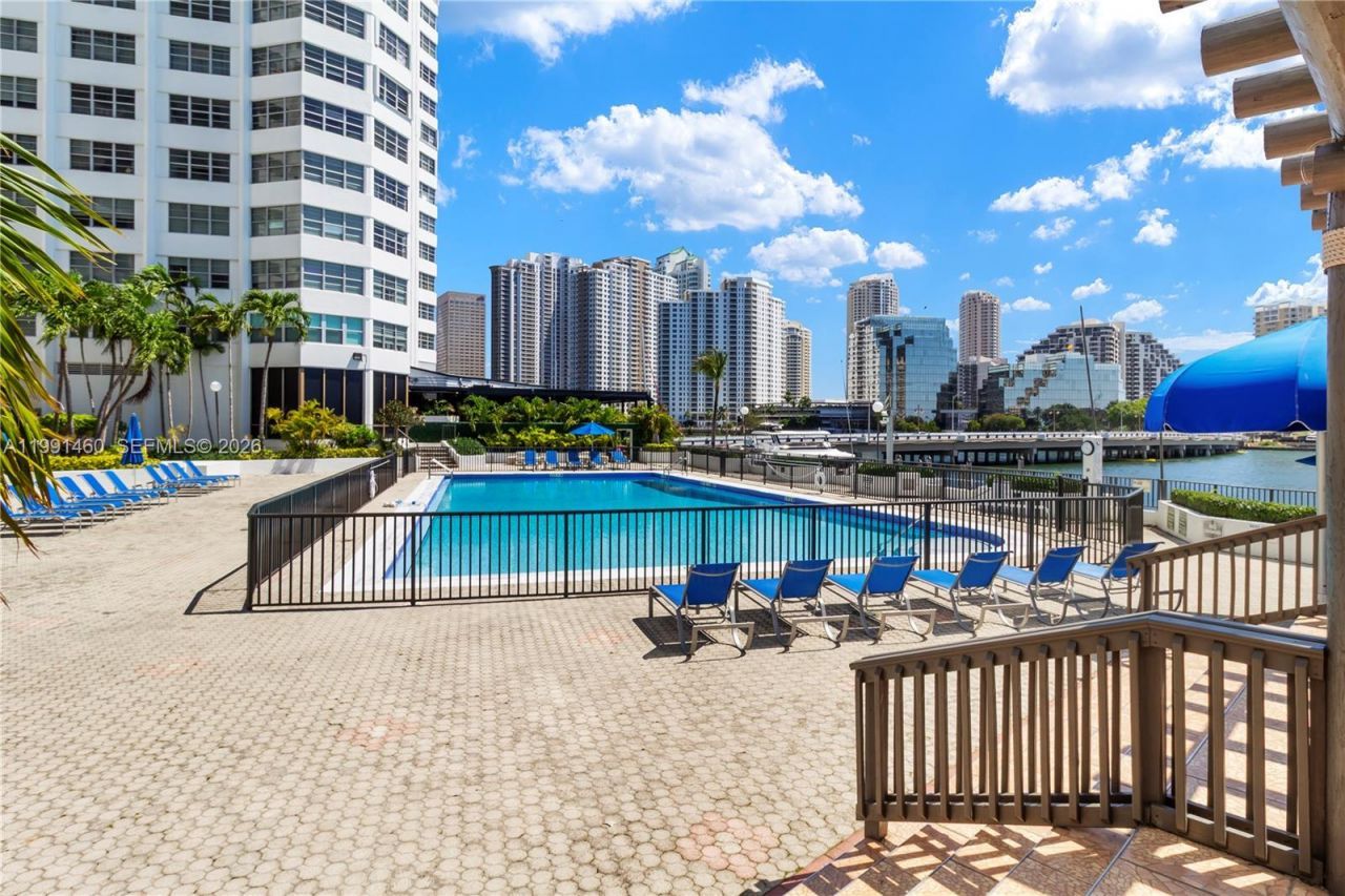905 Brickell Bay Dr, Unit 531, Miami, FL 33131 Photo