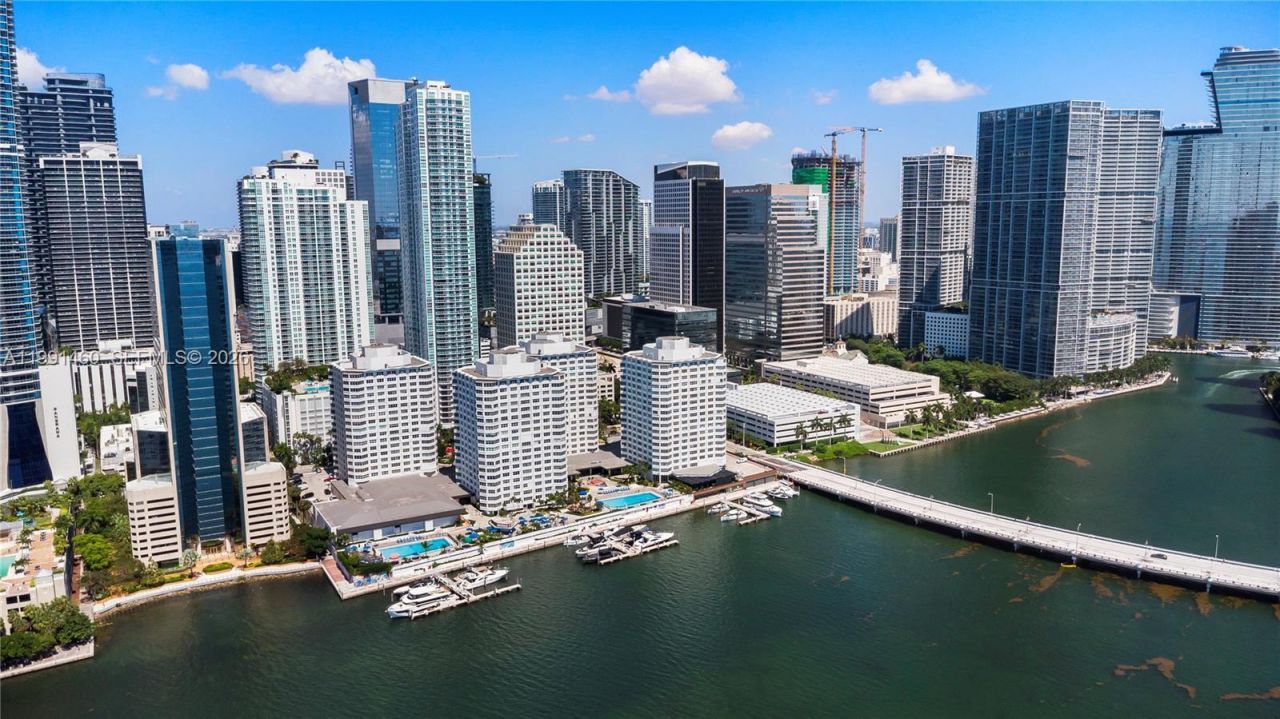 905 Brickell Bay Dr, Unit 531, Miami, FL 33131 Photo