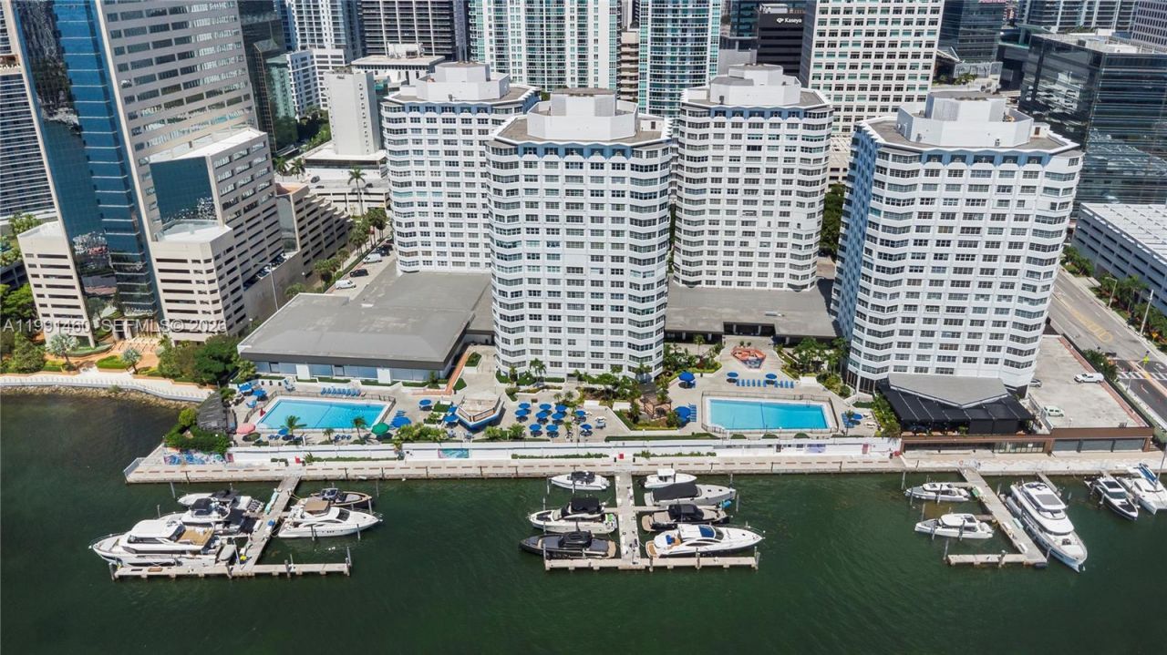 905 Brickell Bay Dr, Unit 531, Miami, FL 33131 Photo