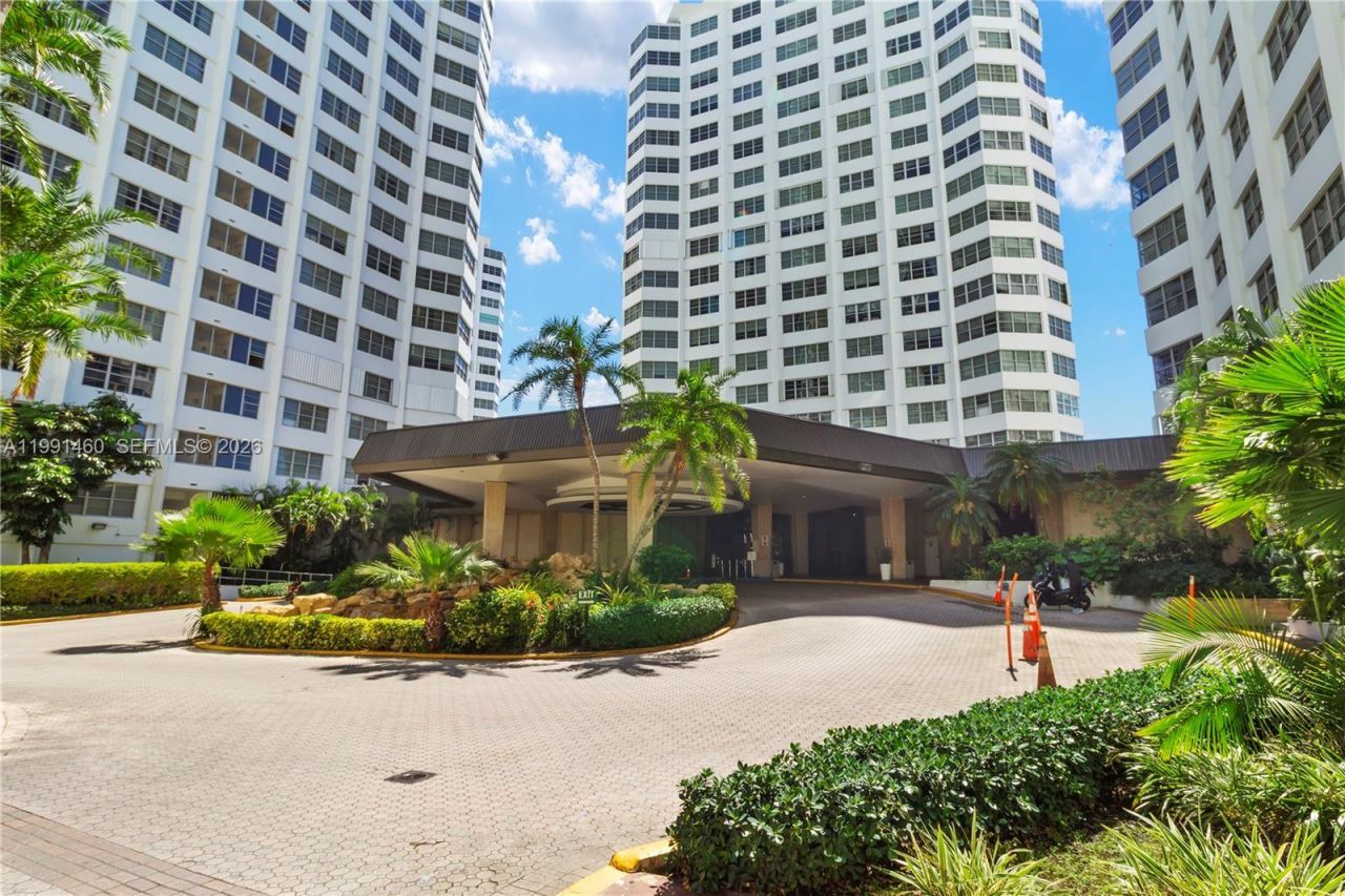905 Brickell Bay Dr, Unit 531, Miami, FL 33131 Photo