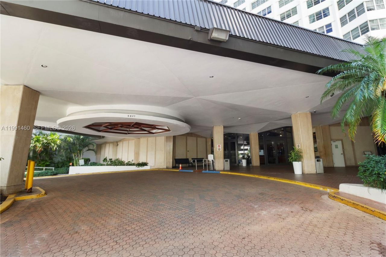 905 Brickell Bay Dr, Unit 531, Miami, FL 33131 Photo