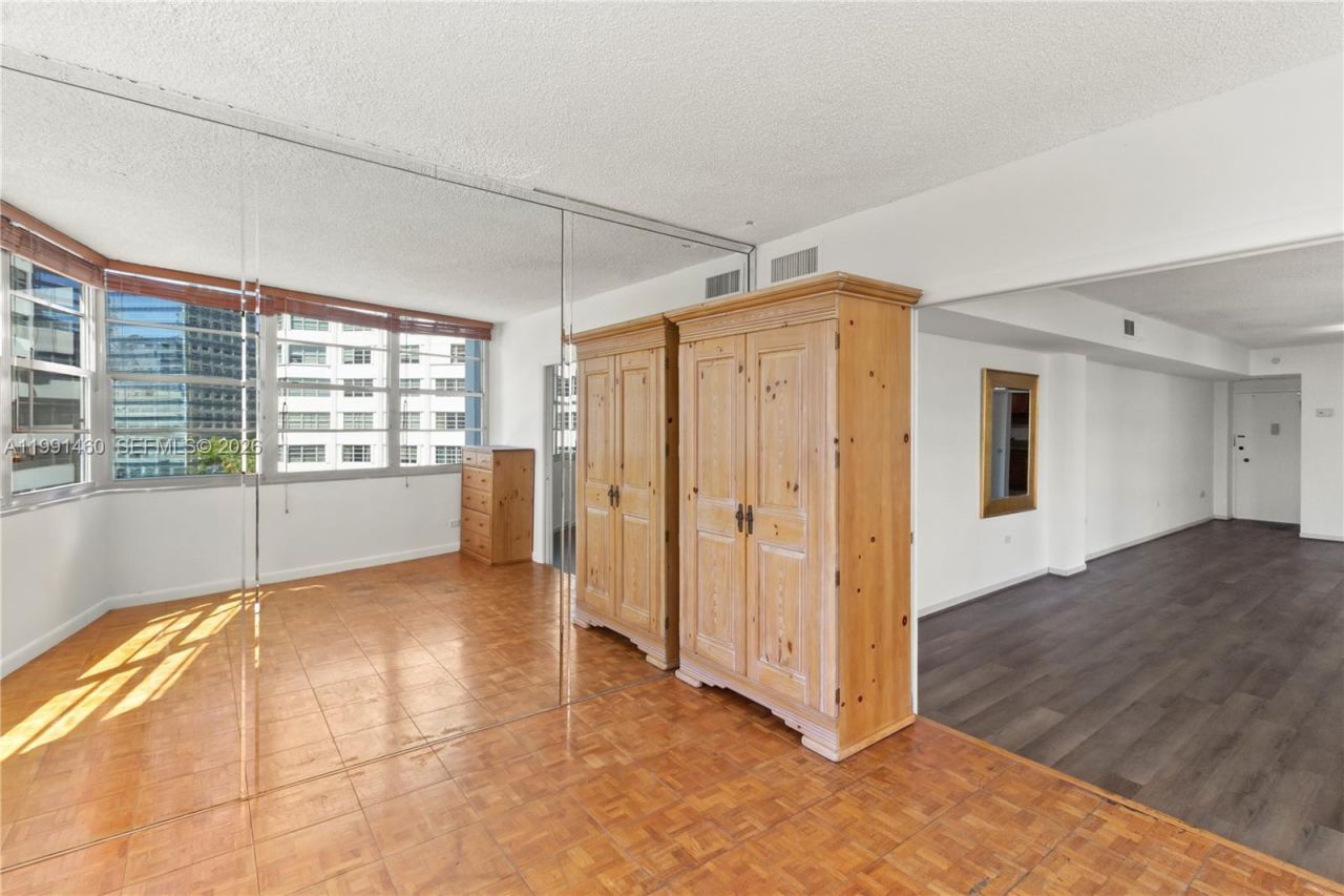 905 Brickell Bay Dr, Unit 531, Miami, FL 33131 Photo