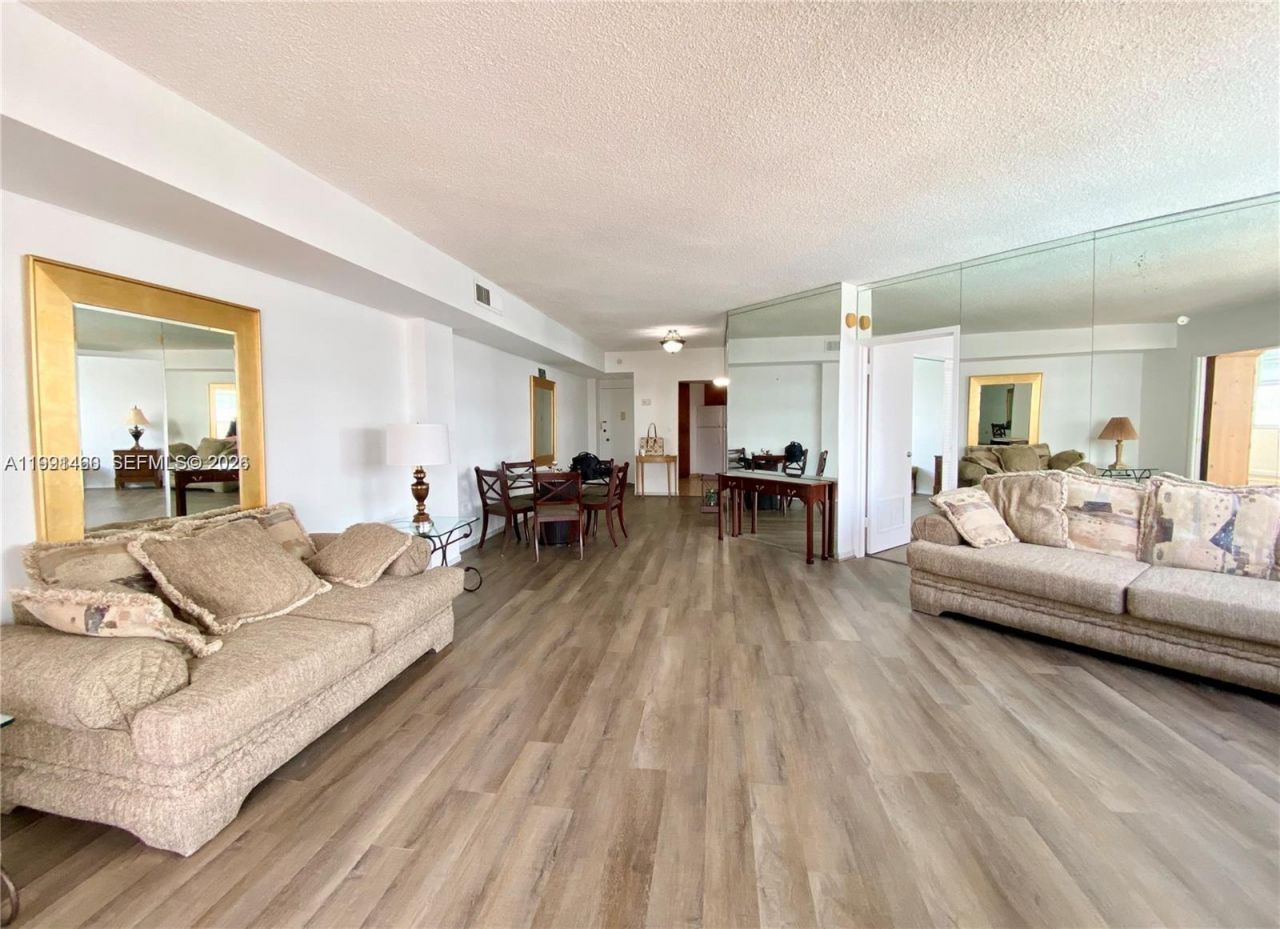 905 Brickell Bay Dr , Unit 531, Miami, FL 33131 Photo