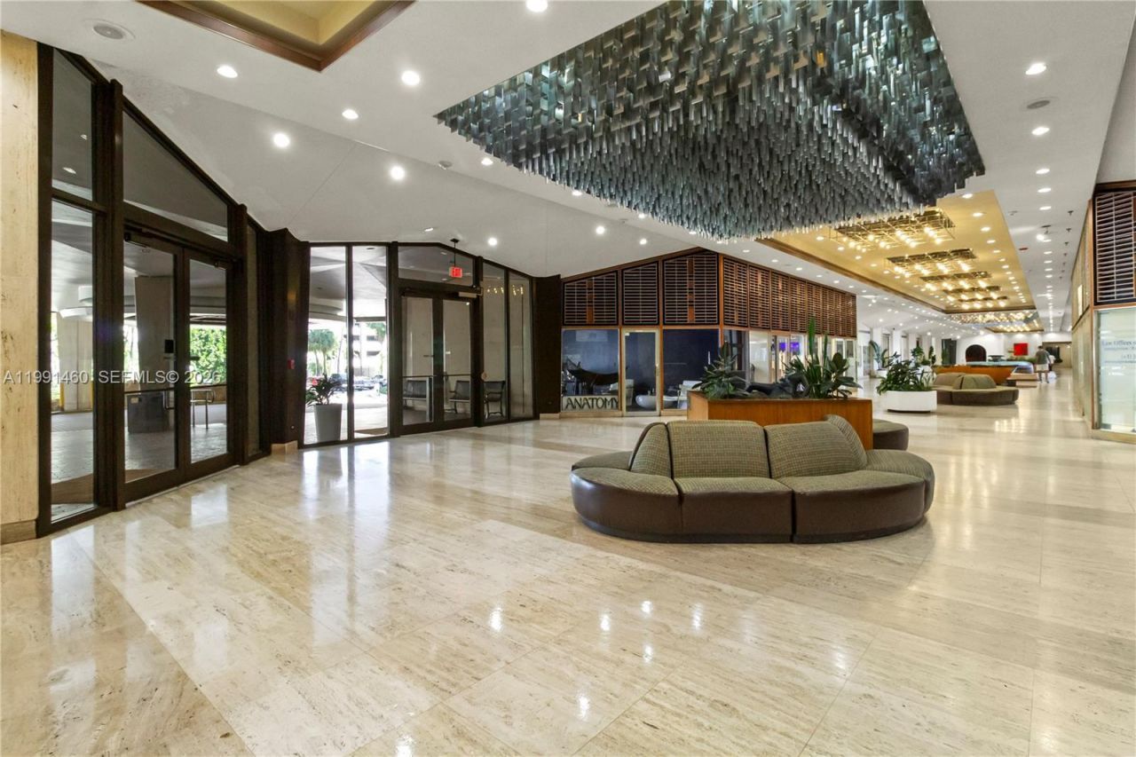 905 Brickell Bay Dr, Unit 531, Miami, FL 33131 Photo