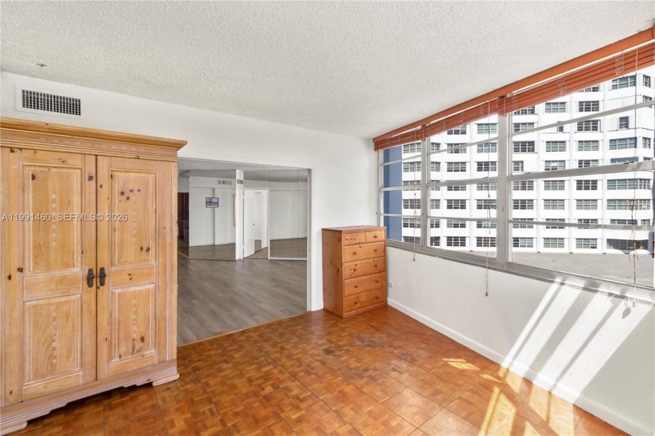 905 Brickell Bay Dr, Unit 531, Miami, FL 33131 Photo