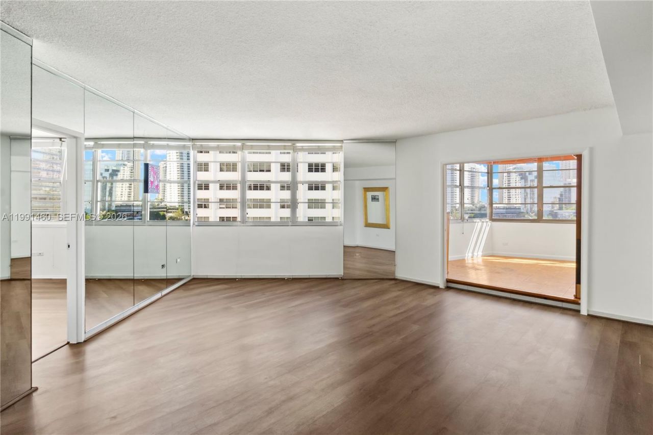 905 Brickell Bay Dr, Unit 531, Miami, FL 33131 Photo