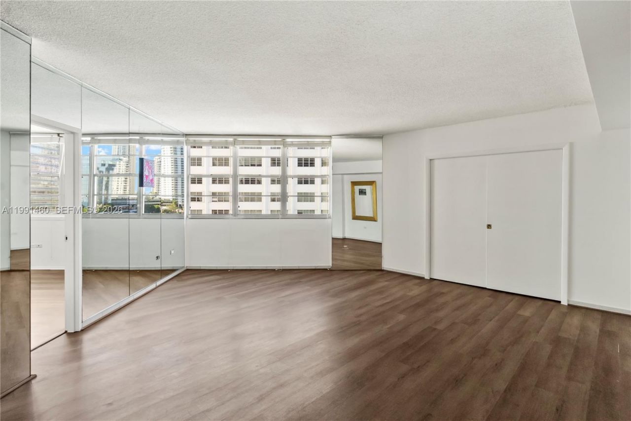 905 Brickell Bay Dr, Unit 531, Miami, FL 33131 Photo