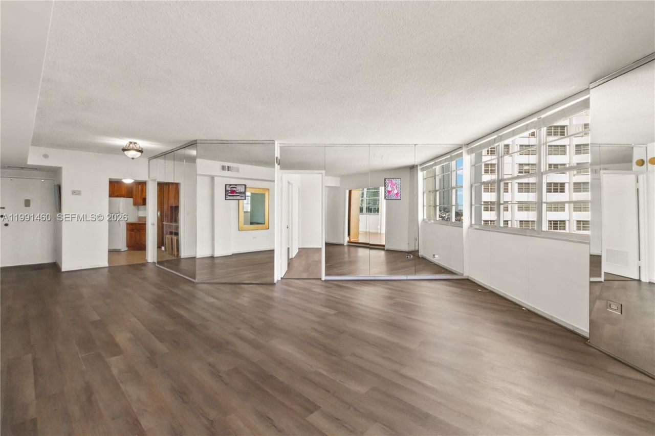 905 Brickell Bay Dr, Unit 531, Miami, FL 33131 Photo