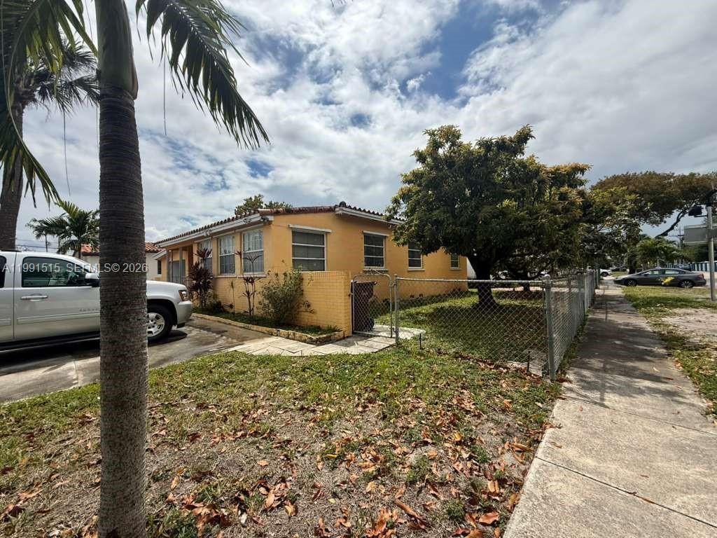 4470 W 1st Ave , Hialeah, FL 33012 Photo