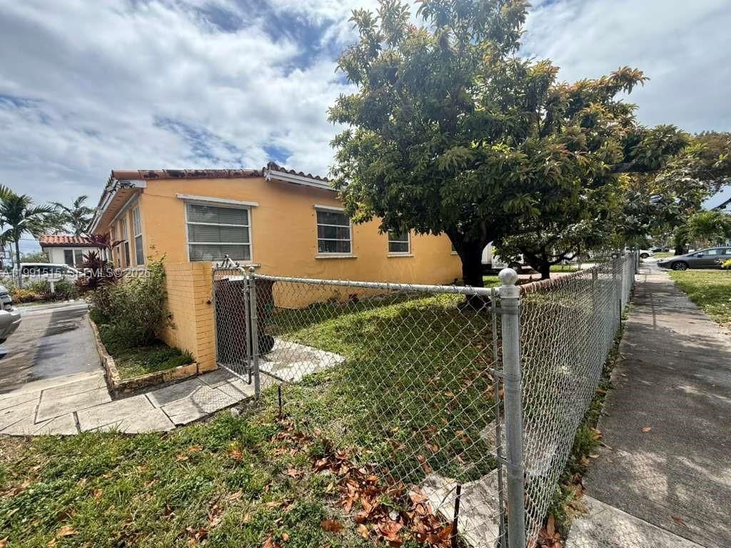 4470 W 1st Ave , Hialeah, FL 33012 Photo