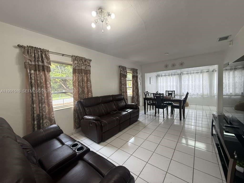 4470 W 1st Ave , Hialeah, FL 33012 Photo