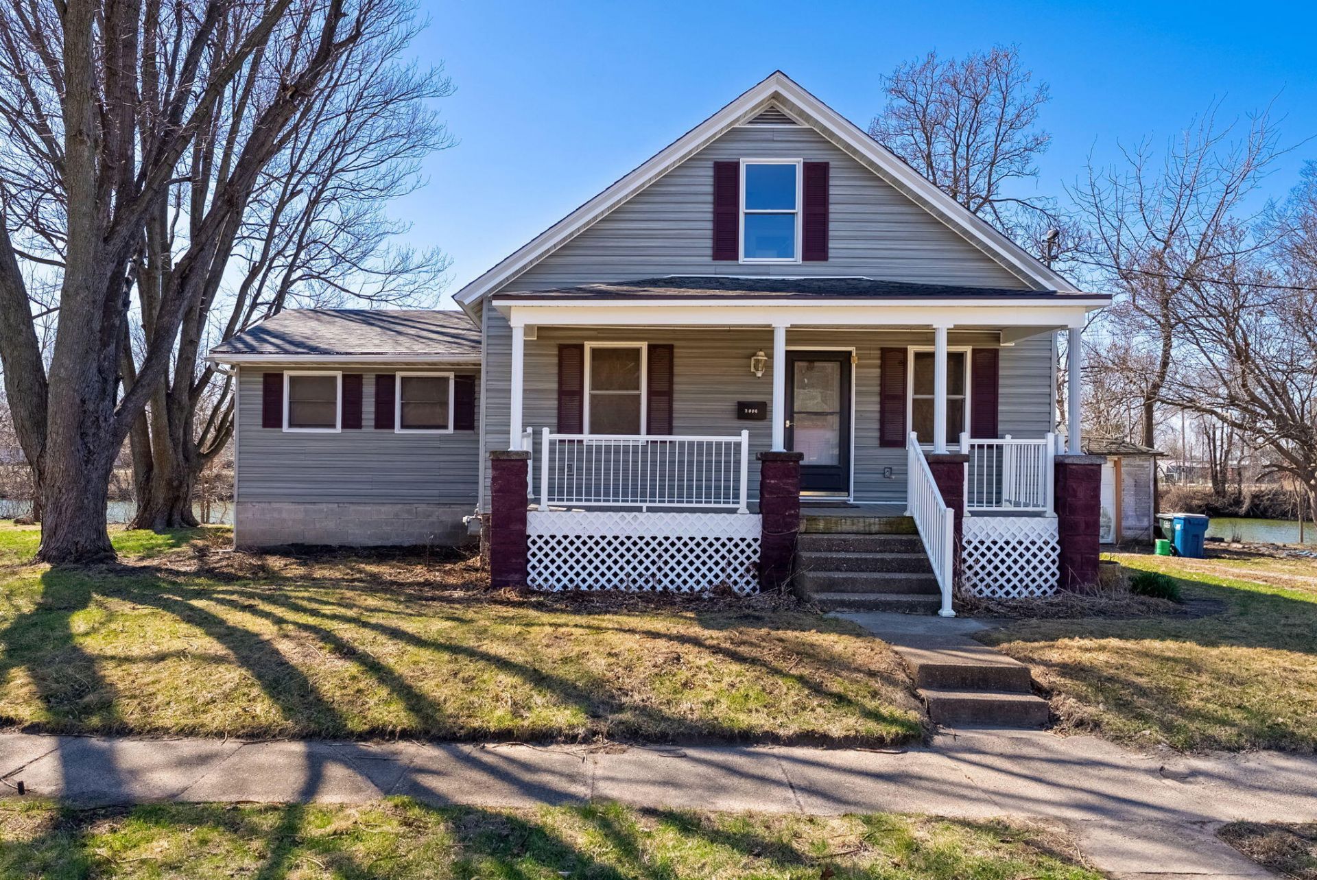 2006 Angle St, Muscatine, IA 52761 Main Photo