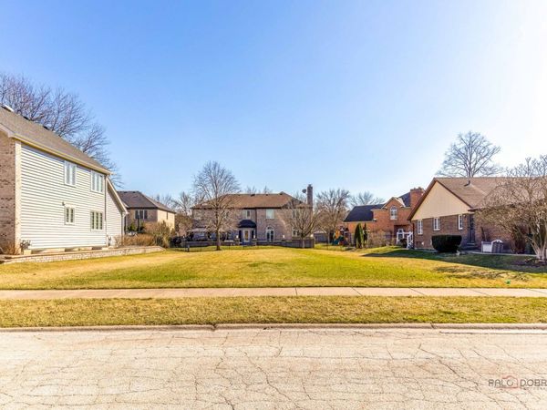 1309 E Brookwood Drive , Arlington Heights, IL 60004