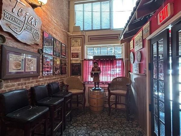 112 W Grand Street , Whitewright, TX 75491