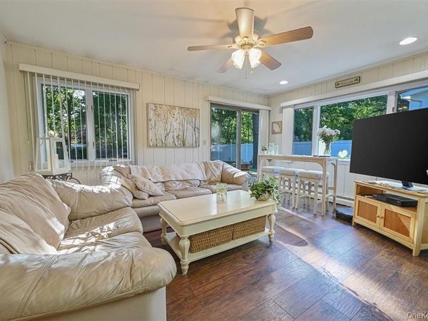 38 Glenmere Lane , Coram, NY 11727