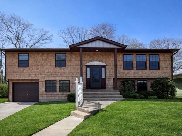 676 Bohemia Parkway , Sayville, NY 11782