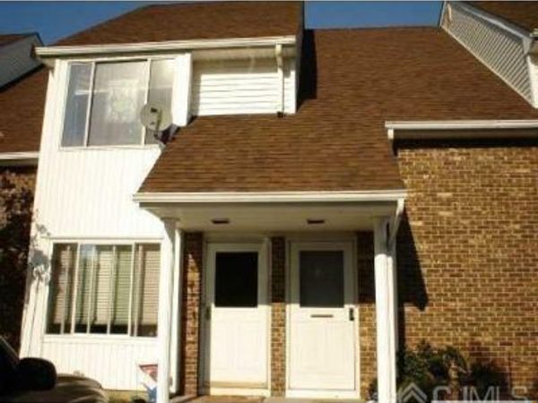 10 Nicholas Court, Spotswood, NJ 08884