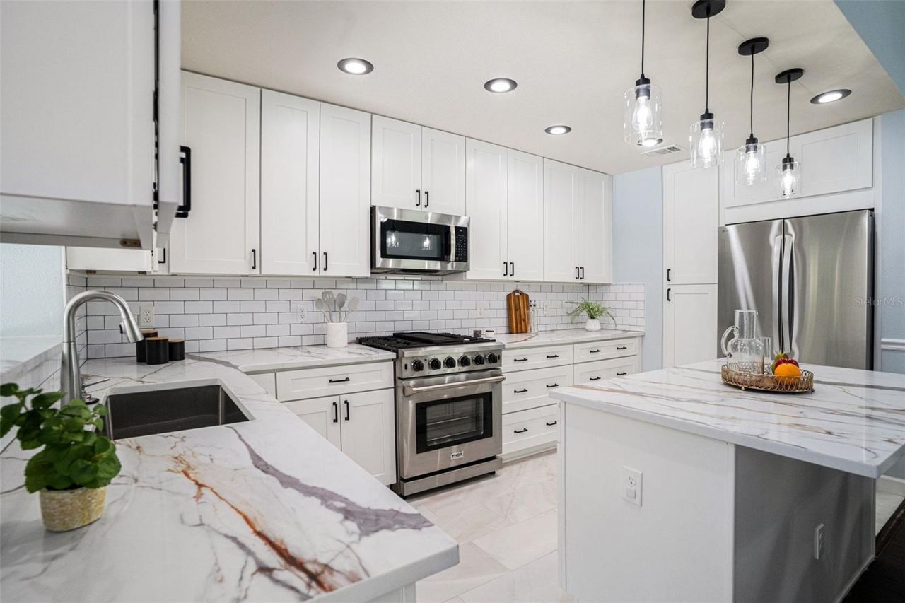 3721 Monarch Drive, Tampa, FL 33618 Photo