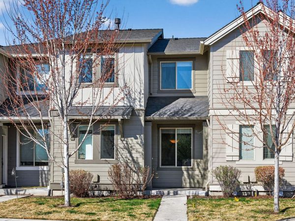 3135 SW 28th Street, Redmond, OR 97756