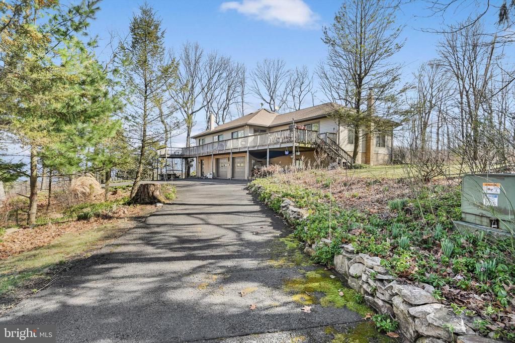 418 MOUNTAINSIDE ROAD, TEMPLE, PA 19560