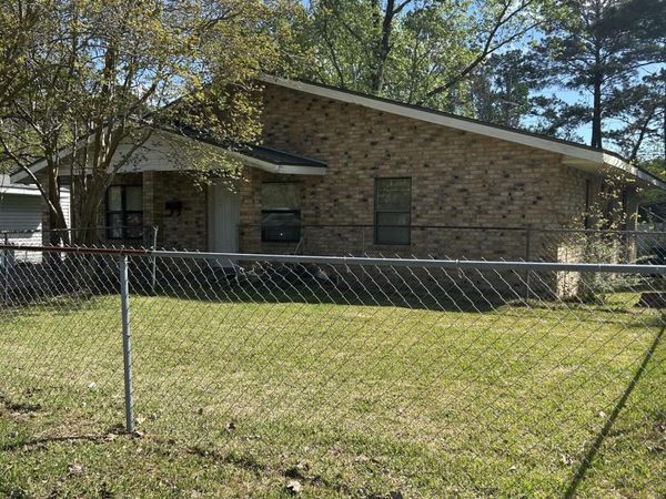 1015 Anderson Drive, Leesville, LA 71446