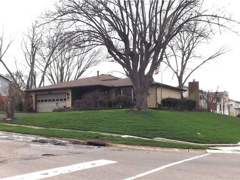 801 Crestmont Drive, Riverside, OH 45431 Photo 2